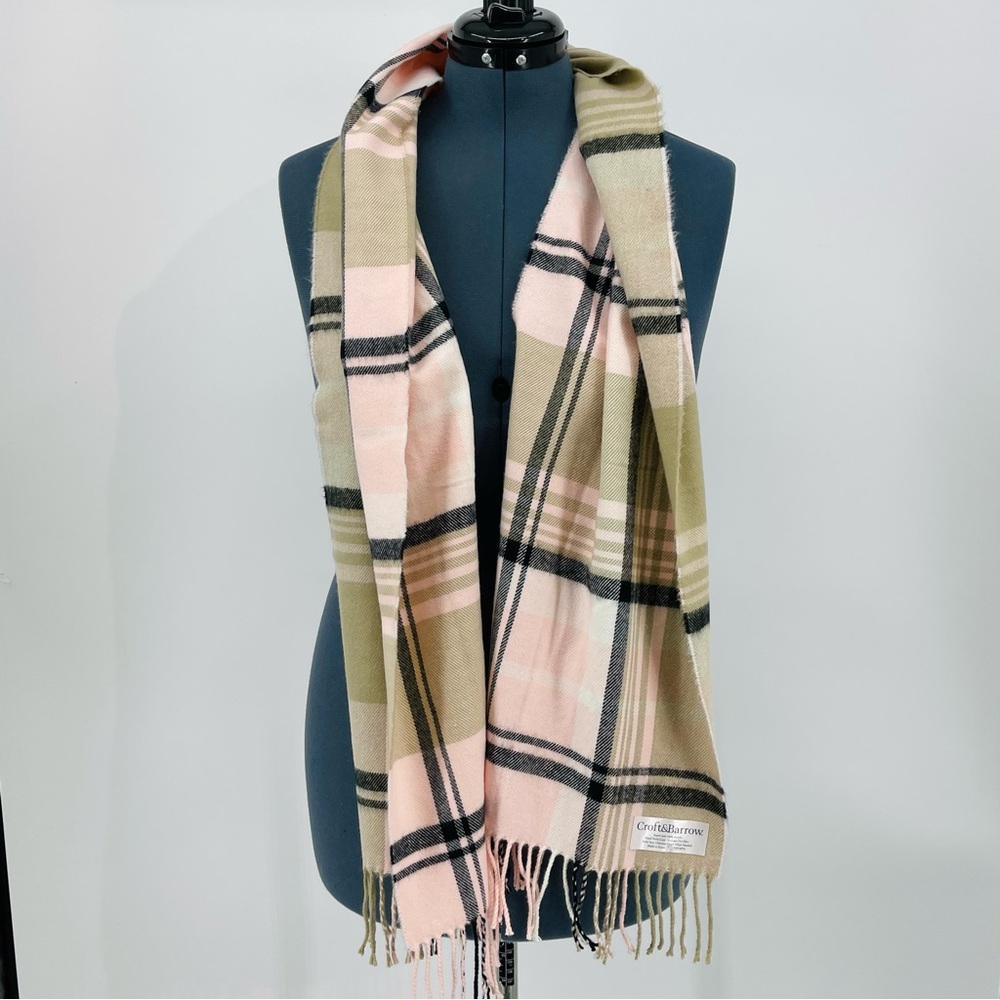 Croft and Barrow scarf. Pink plaid , good condition, Preowned